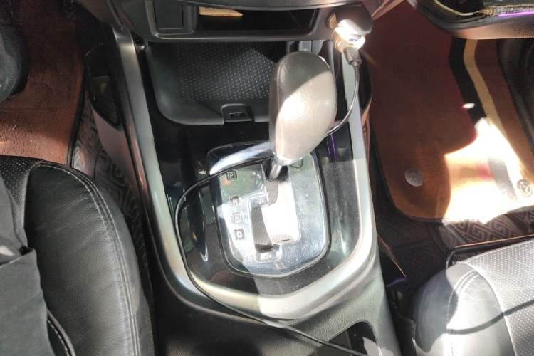 Used Nissan Terra 2018 2.5L Automatic 2WD Luxury Edition Gear Lever
