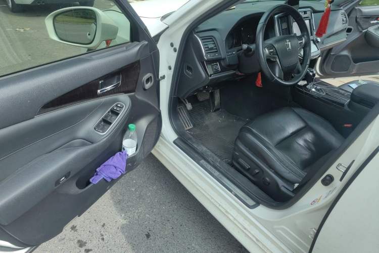 Used Toyota Crown 2015 2.5L Smart Edition Interior 3