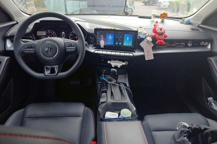 Used MG 5 2021 180 DVVT CVT Youth Luxury Edition Center Console