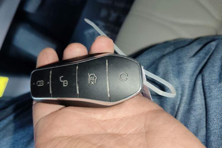 Used BYD Tang New Energy 2022 EV 635 km All-Wheel-Drive Flagship Model Interior 1