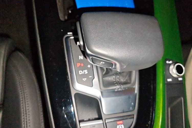 Used Audi A5 2022 Coupe 40 TFSI Fashion Dynamic Model Gear Lever