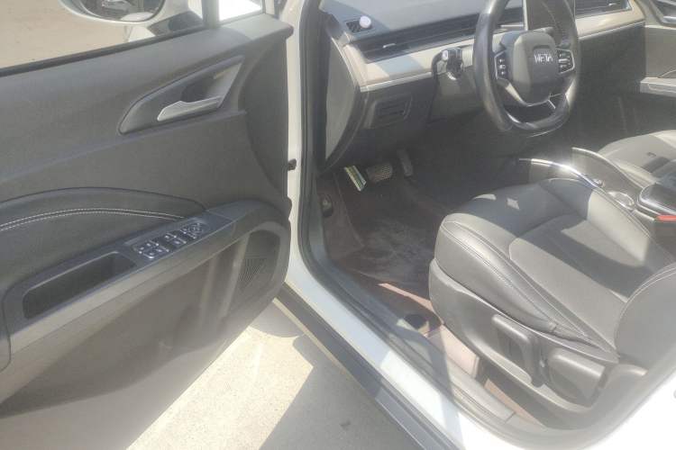 Used NETA V 2021 Long-Range Entertainment Edition Upgrade Model Driver Seat