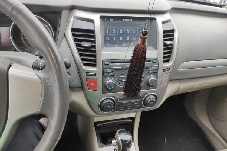 Used Dongfeng Aeolus A60 2014 1.6L Automatic Prestige Model Audio And AC Panel