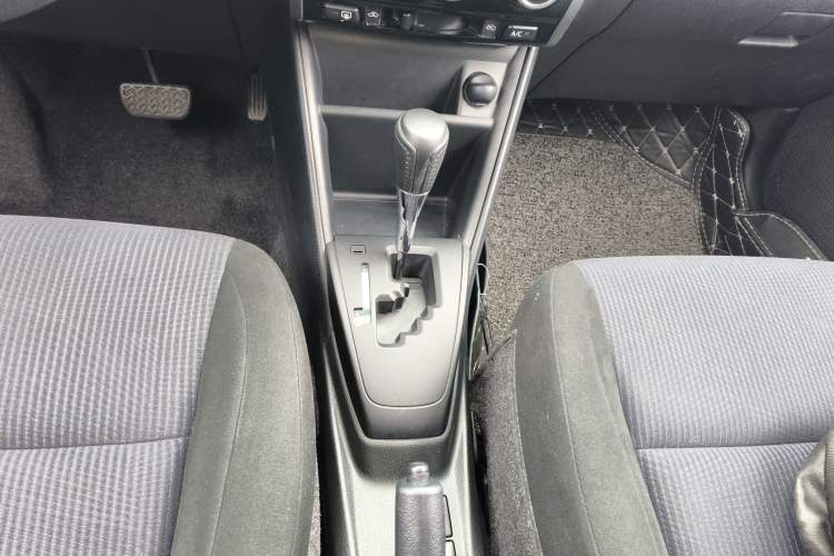 Used Toyota YARiS L Zhi Xuan 2016 Revised 1.5E CVT Charming Edition Gear Lever