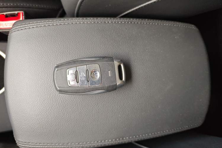 Used Haval H2 2018 Chuanxiang Edition Red Badge 1.5T Dual-Clutch Two-Wheel Drive Fashionable Model Vehicle Key