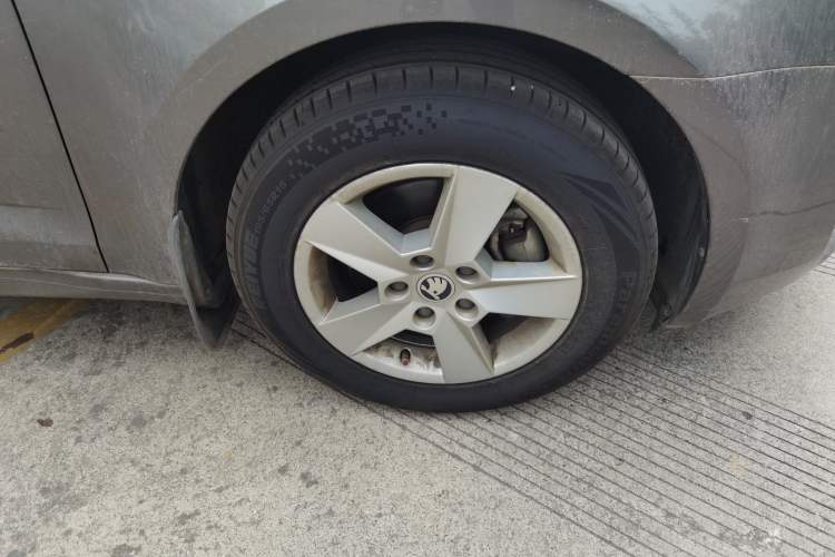 Used Skoda Octavia 2015 1.6L Manual Eado Edition