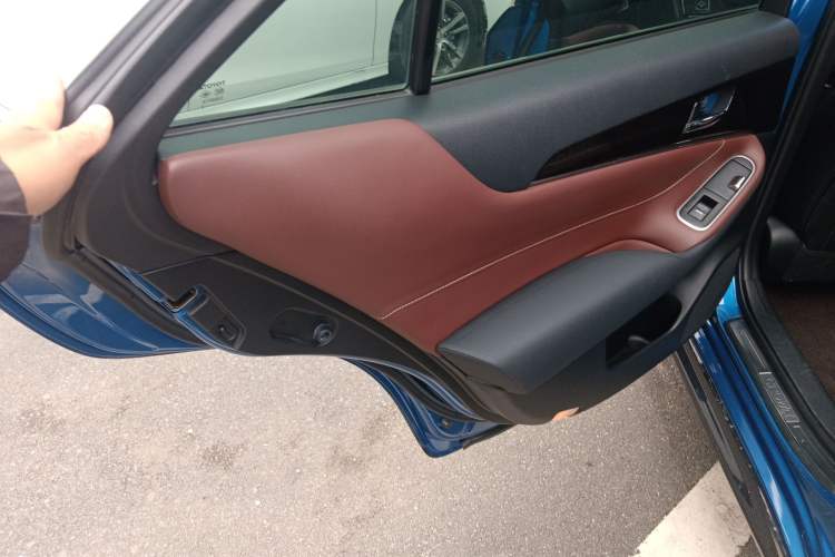 Used Toyota Crown 2017 2.0T Sport Edition Interior 8