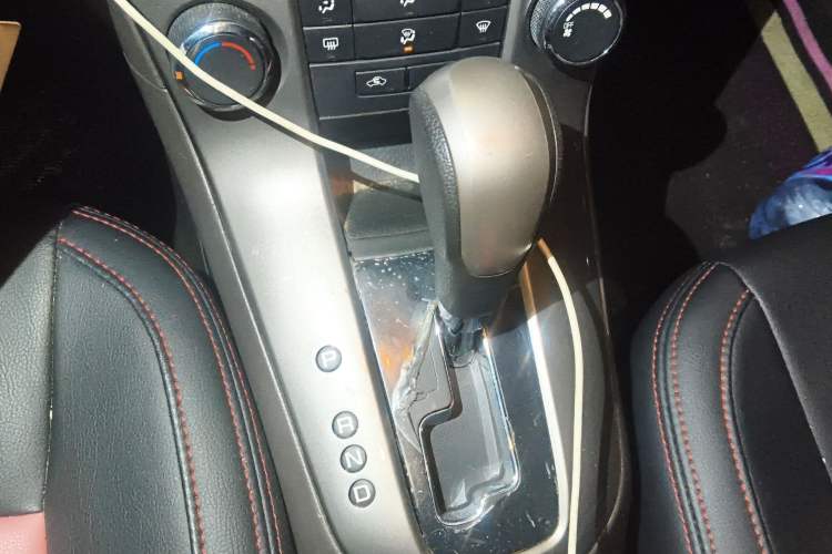 Used Chevrolet Cruze 2015 1.5L Classic SE AT Gear Lever