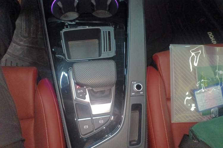 Used Audi A4L 2024 40 TFSI Luxury Dynamic Edition Gear Lever