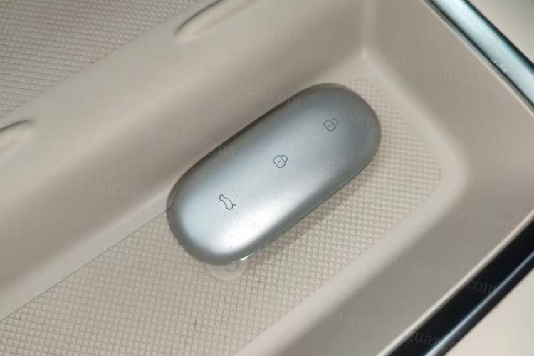 Used Li Auto L8 2023 Pro Model
