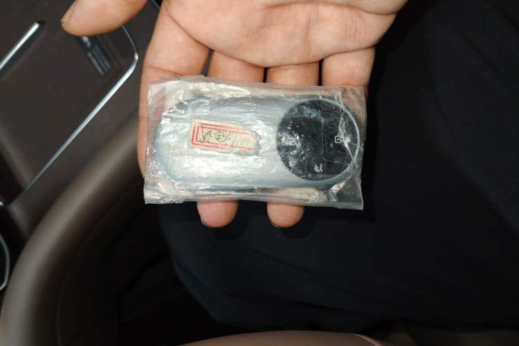 Used Hima AITO M9 2025 Extended-Range Ultra Version 52 kWh 6-Seater Vehicle Key