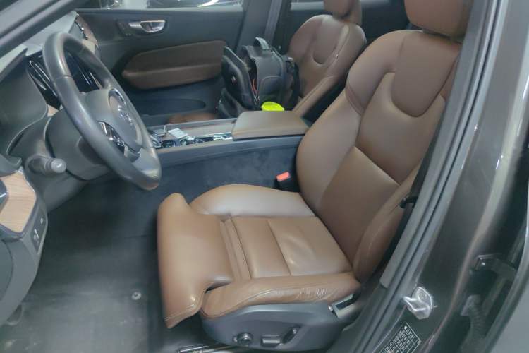 Used Volvo XC60 2022 B5 4x4 Smart Luxury Edition
