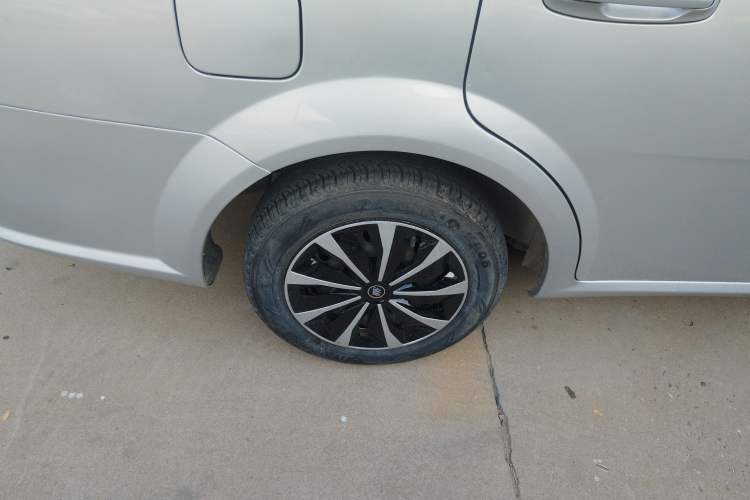 Used Buick Excelle 2013 1.5L Automatic Classic Model Right Rear Wheel Hub