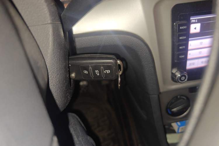 Used Volkswagen Gran Lavida 2013 1.6L Manual Fashion Model Vehicle Key