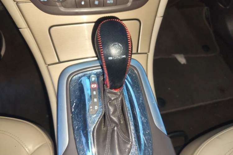 Used Buick Regal 2012 2.4L SIDI Elite Edition Gear Lever