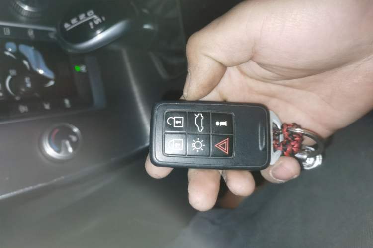 Used Volvo V60 2016 Cross Country T6 AWD
