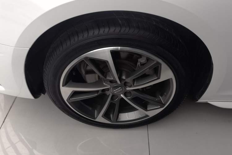 Used Audi A4L 2020 40 TFSI Fashionable and Elegant Model
