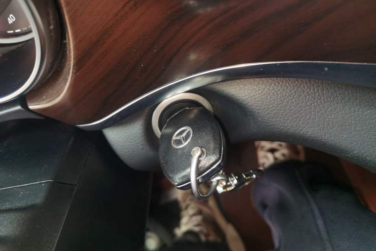 Used Mercedes-Benz V-Class 2021 V 260 Avantgarde Edition Vehicle Key