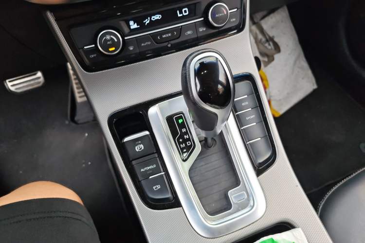 Used Geely Auto Emgrand GS 2018 Sport Edition 1.4T Automatic LingShang Model Gear Lever