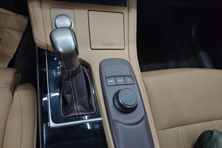 Used Lexus ES 2015 200 Elite Edition Gear Lever