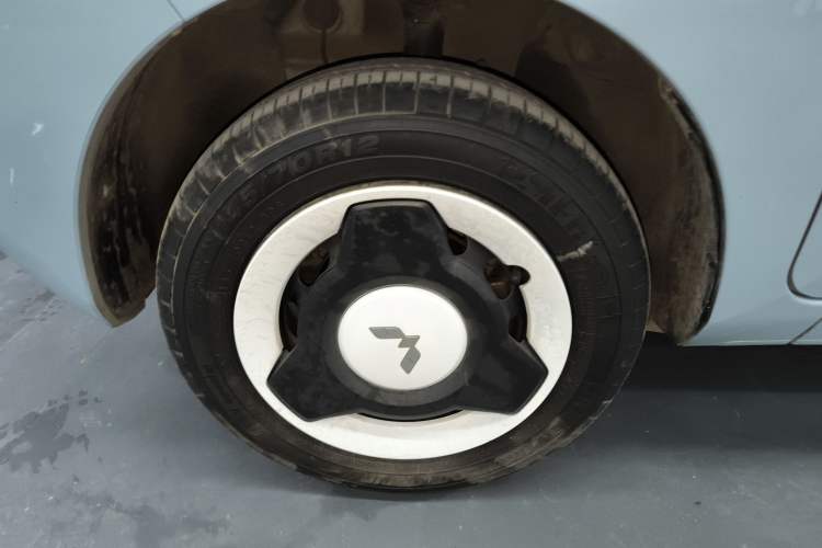 Used Wuling Hongguang MINIEV 2022 Easy Version Lithium-NMC Left Front Wheel Hub