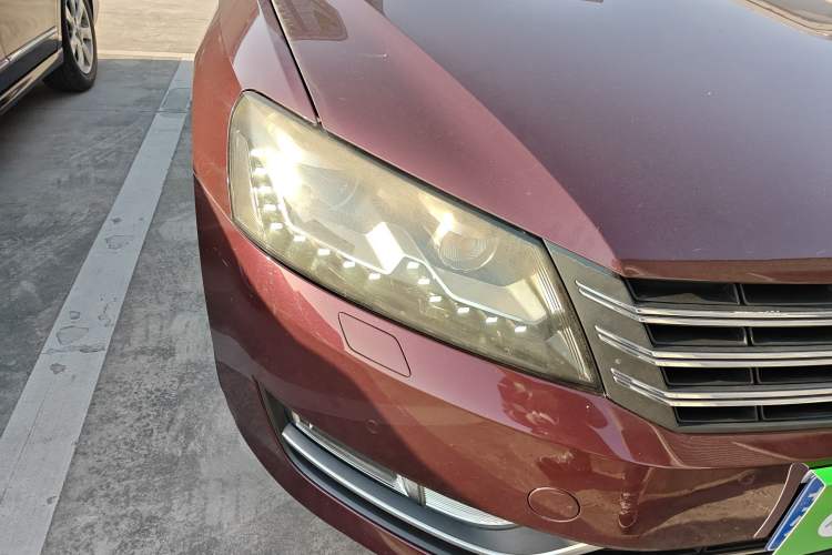 Used Volkswagen Passat 2014 1.8TSI DSG Prestige Navigation Edition Right Front Headlight