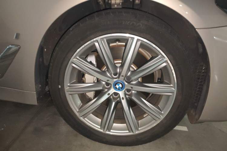 Used BMW 5 Series New Energy 2018 530Le Luxury Package Right Front Wheel Hub