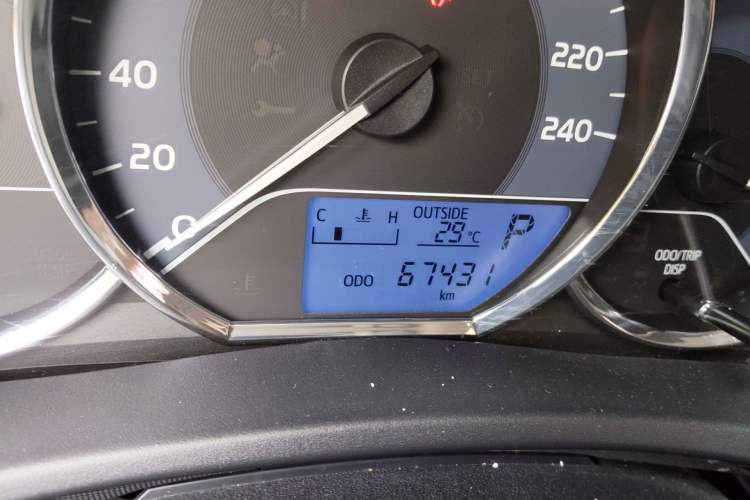 Used Toyota Corolla 2018 1.2T S-CVT GL Smart Enjoyment Version Odometer Close Up