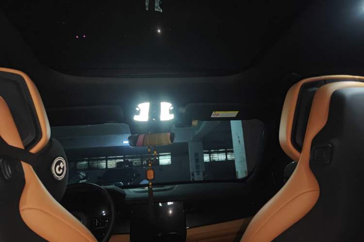 Used Lynk & Co 09 2021 2.0T Halo Six-Seater
