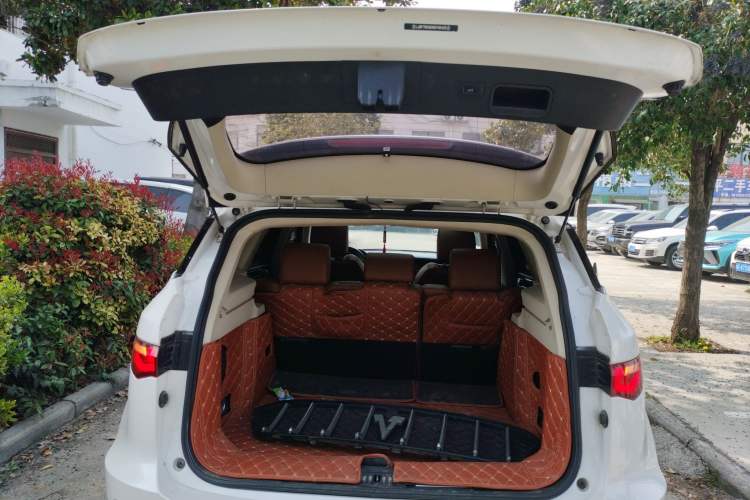 Used Zotye T700 2017 1.8T Dual-Clutch Prestige Model
