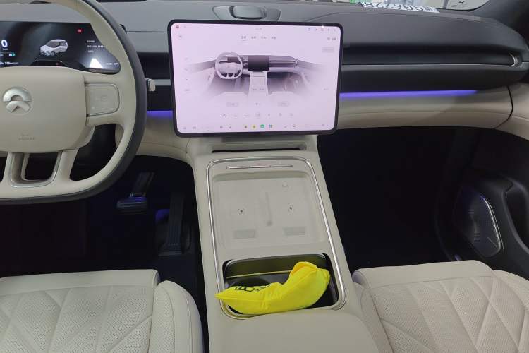 Used Nio ES6 2025 75 kWh Audio And AC Panel