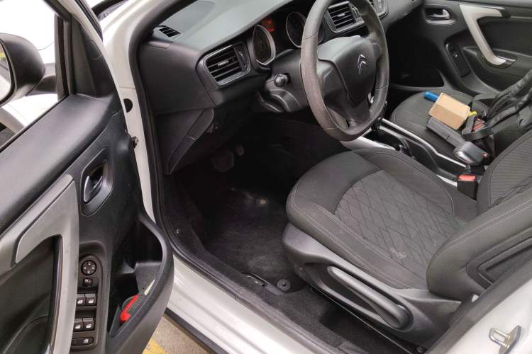 Used Citroen C3-XR 2017 1.6L Automatic Fashion Model Driver Seat