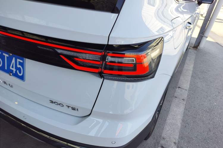 Used Volkswagen Tharu 2023 300TSI Two-Wheel-Drive Full Moon Edition