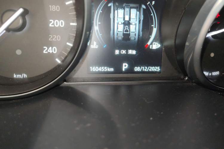 Used Land Rover Range Evoque 2016 2.0T SE Smart Glow Edition Odometer Close Up