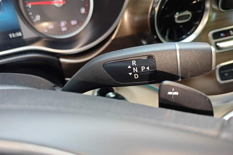 Used Mercedes-Benz V-Class 2021 V 260 Prestige Edition Gear Lever