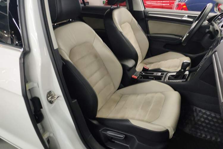 Used Volkswagen Golf 2017 230TSI Automatic Luxury Million-Vehicle Commemorative Edition