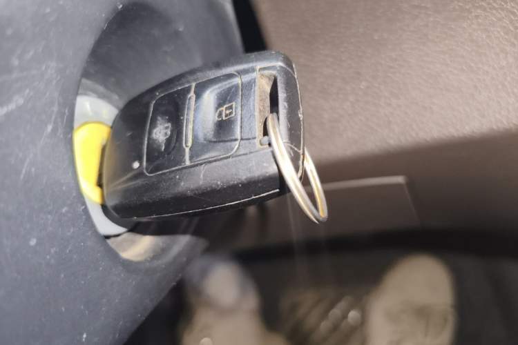 Used Wuling Rongguang V 2015 1.2L Standard Version
