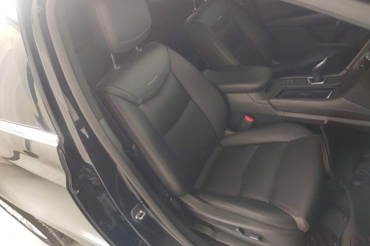 Used Cadillac XT5 2018 28E Four-Wheel Drive Tech Version Right Front Seat