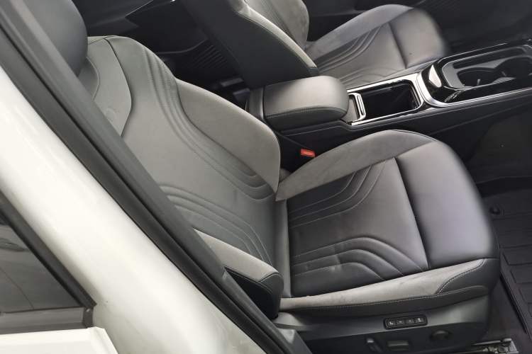 Used Volkswagen ID.4 CROZZ 2022 Long-Range Lite PRO Edition Right Front Seat