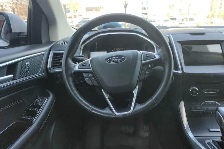 Used Ford Edge 2016 EcoBoost 245 Four-Wheel Drive Titanium Edition 7-Seater Steering Wheel