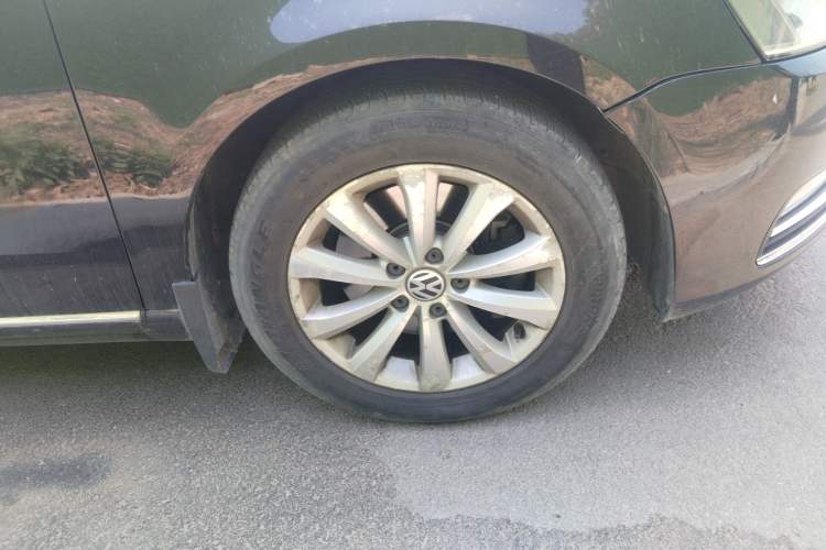 Used Volkswagen Magotan 2012 Revised Version 1.8TSI Leading Edition Right Front Wheel Hub