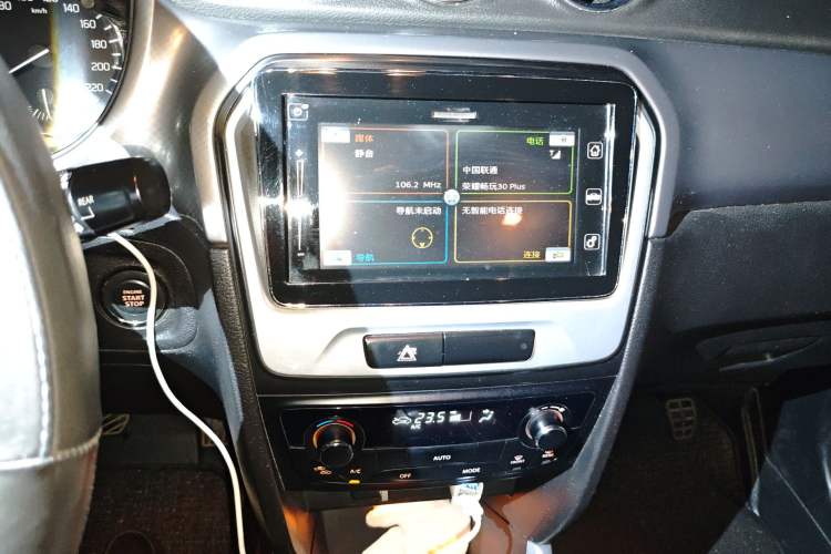 Used Suzuki Vitara 2016 1.4T Automatic Two-Wheel Drive Luxury Version Audio And AC Panel