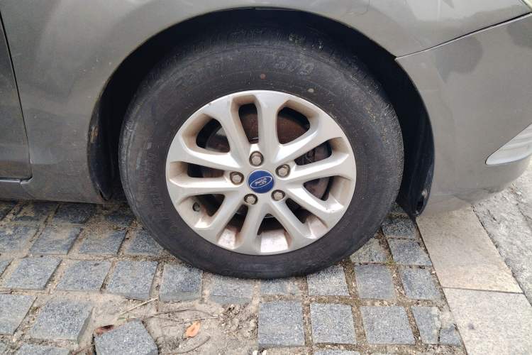 Used Ford Focus 2013 Sedan Classic 1.8L Manual Base Model Right Front Wheel Hub