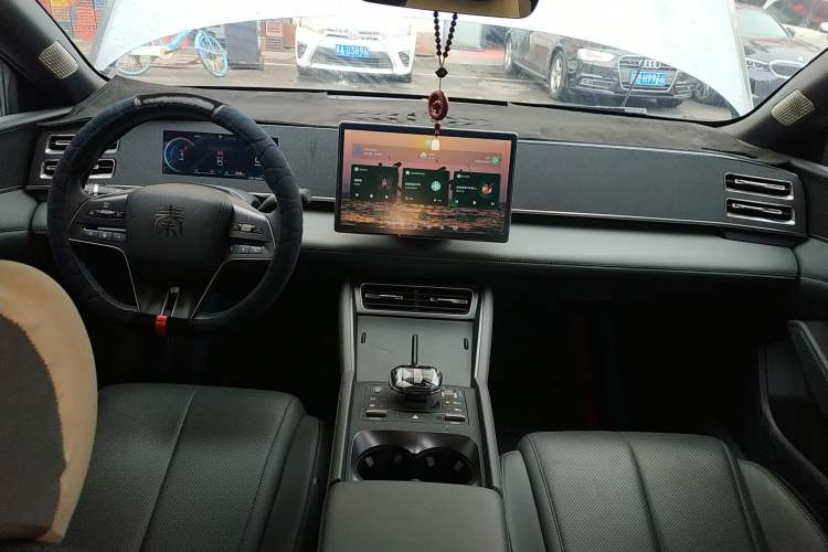 Used BYD Qin L 2024 DM-i 80KM Beyond Model Audio And AC Panel