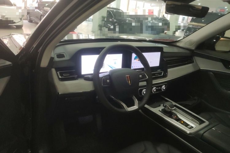 Used Hongqi HS5 2025 2.0T Two-Wheel Drive 600 000-Vehicle Commemorative Edition Center Console