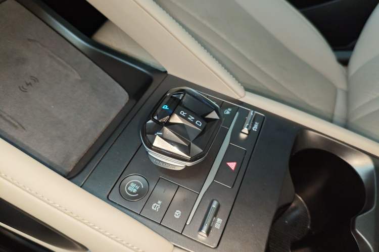 Used BYD Yuan UP 2024 401KM Beyond Edition Gear Lever