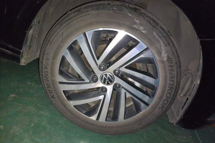 Used Volkswagen Lavida 2022 1.5L Automatic Comfort Edition Right Front Wheel Hub