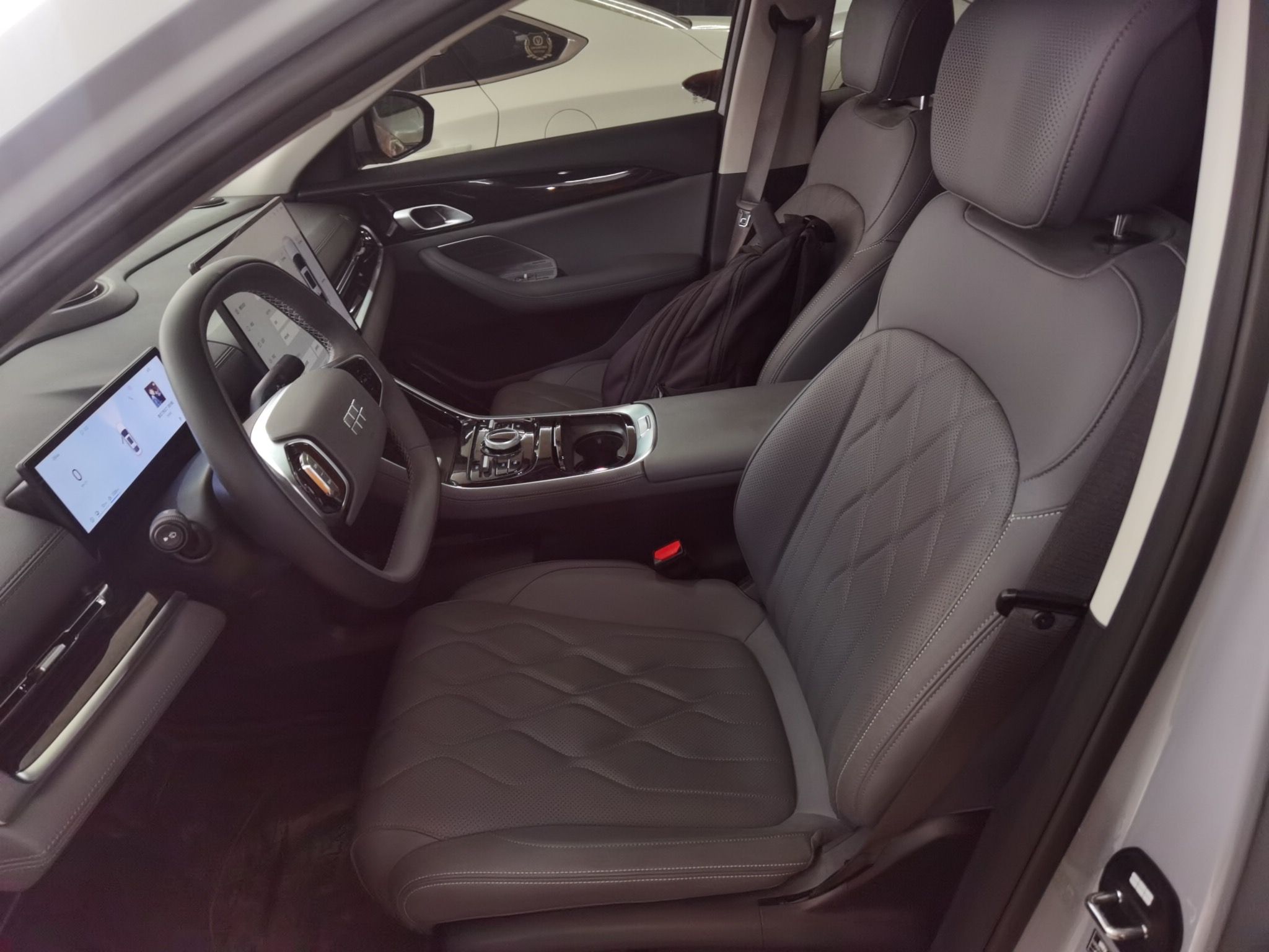 Переднее сиденье в автомобиле