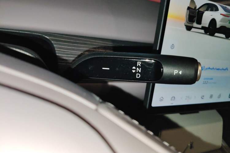 Used ONVO L60 2024 60 kWh Rear-Drive Version Gear Lever