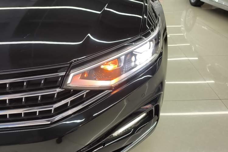 Used Volkswagen Magotan 2023 2 Million Units Commemorative Edition 330TSI DSG Luxury Version Left Front Headlight